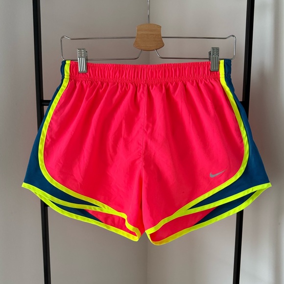 Bundle of 4 Women’s Nike Shorts, size M - Picture 8 of 9